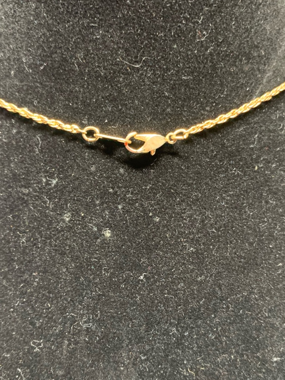 Elegant Gold Tone Chain Necklace with Pearl Accents - Picture 3 of 4